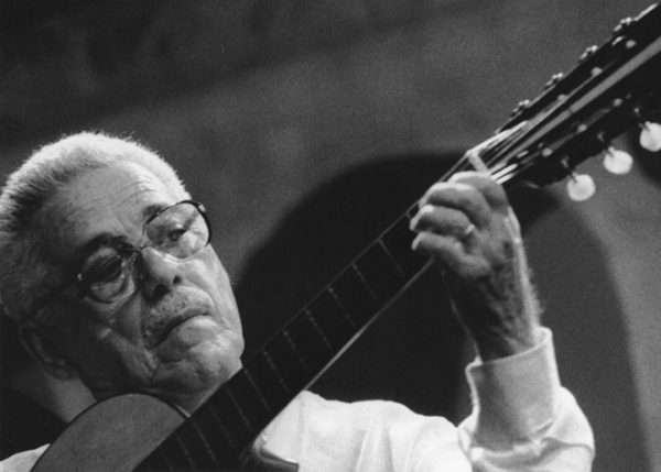 Dino 7 Cordas - O violão fundamental