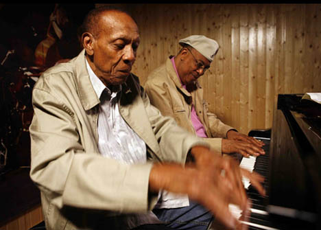 Filhos de Peixe - 2 no A volta ao jazz em 80 mundos